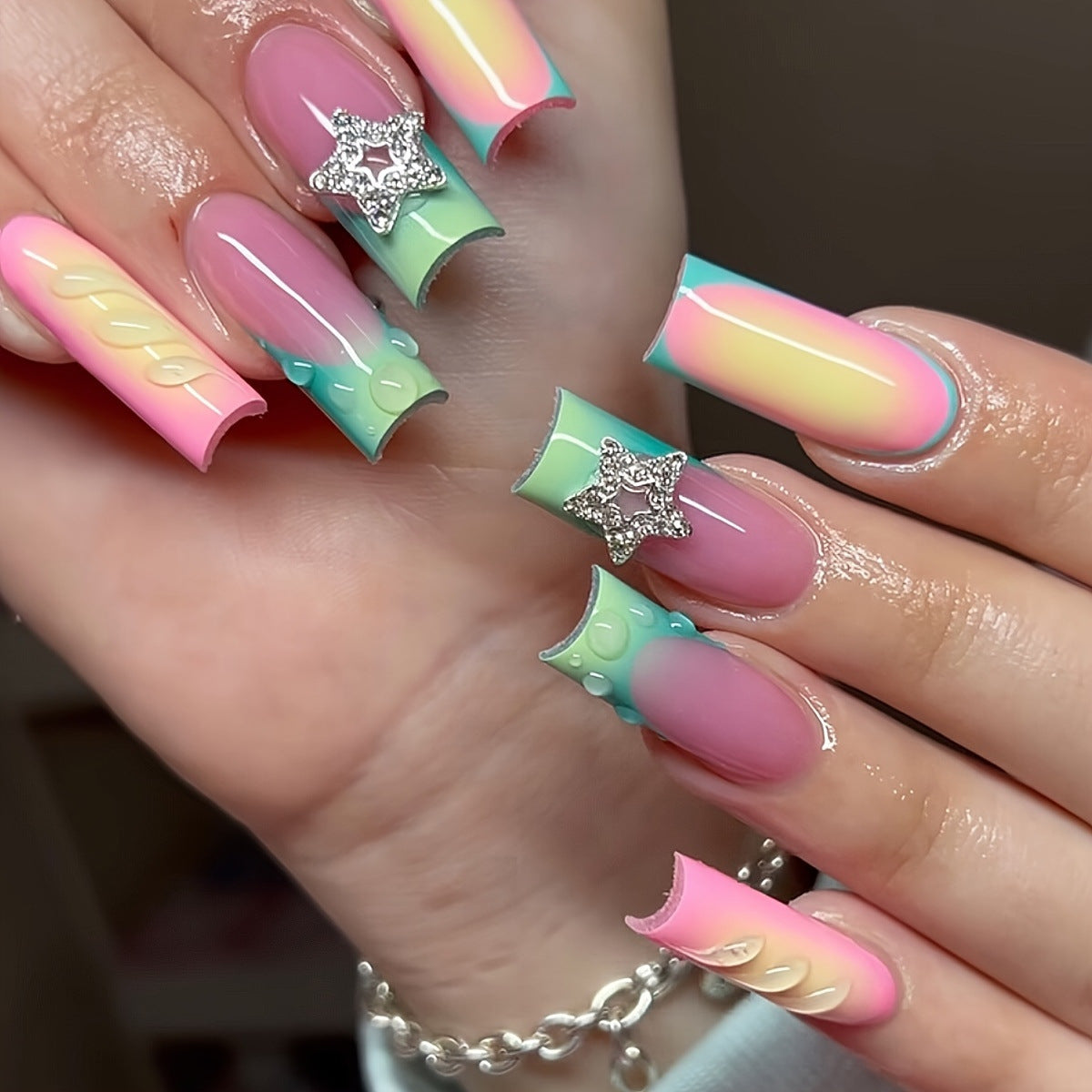 Künstlerische Ombre Drucknägel mit Edelsteinakzenten Brehn