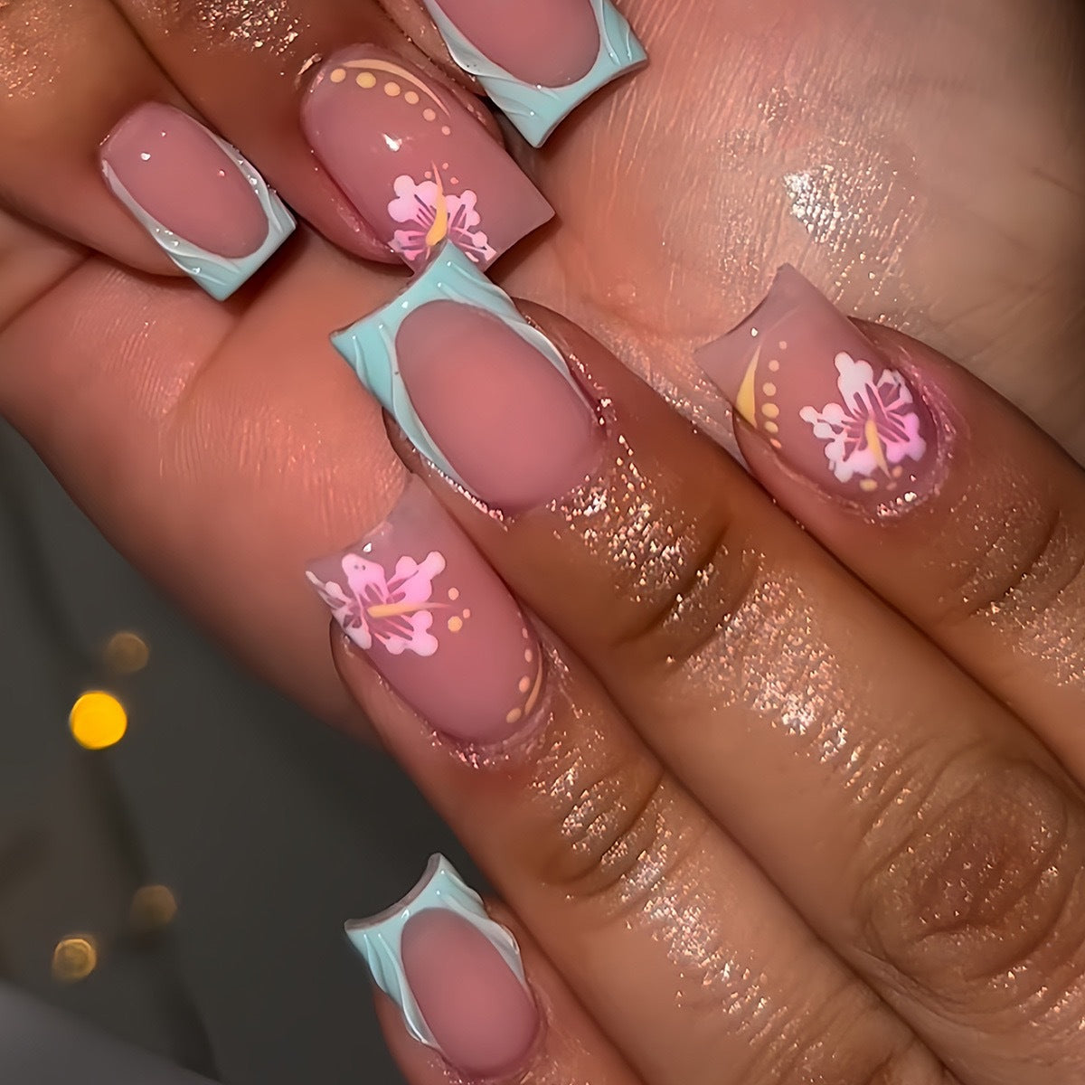 Künstlerische florale Design-Nagelverlängerungen Brehn