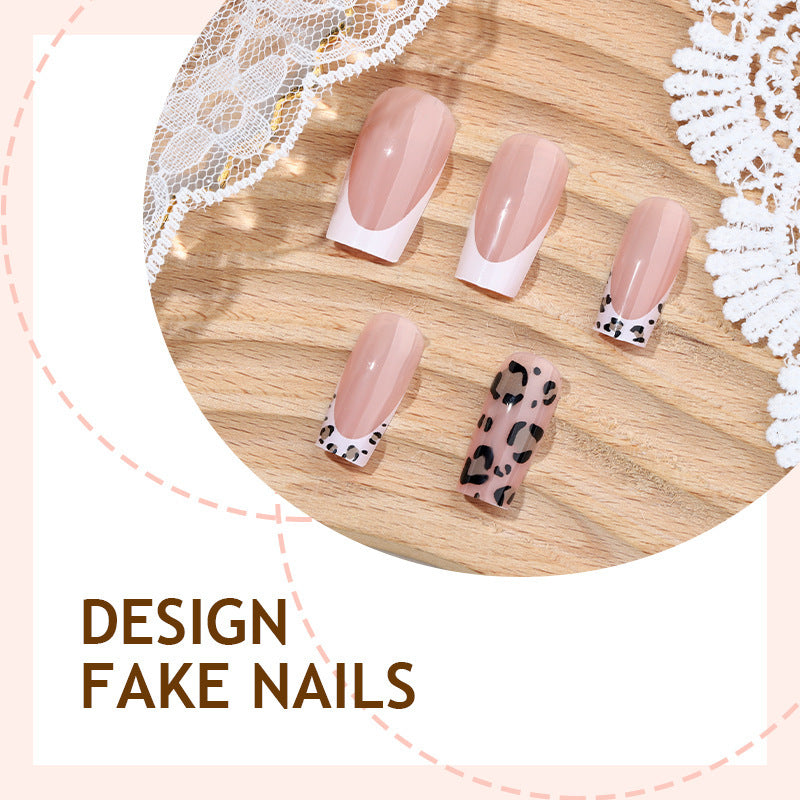 Kunstnagelset mit elegante Blumen- und Leopardendesign Brehn