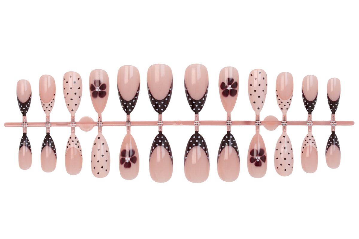 Kunstnagelset mit Eleganter Blüten- und Punktemuster Gestaltung Brehn