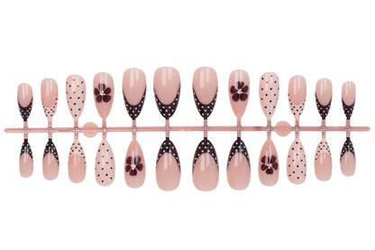 Kunstnagelset mit Eleganter Blüten- und Punktemuster Gestaltung Brehn
