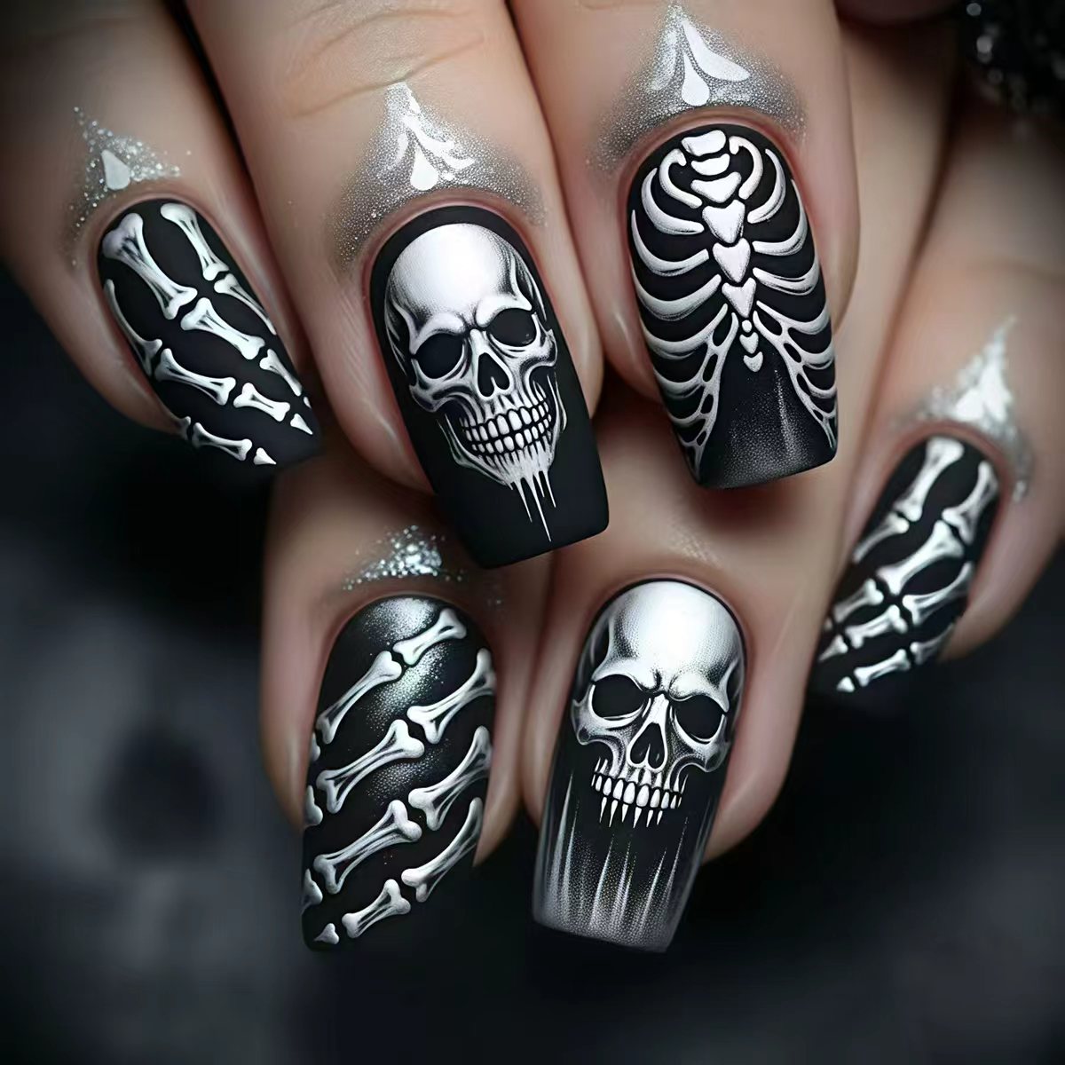 Kreative Kunstnägel Im Schaurigen Totenkopf-Design Brehn