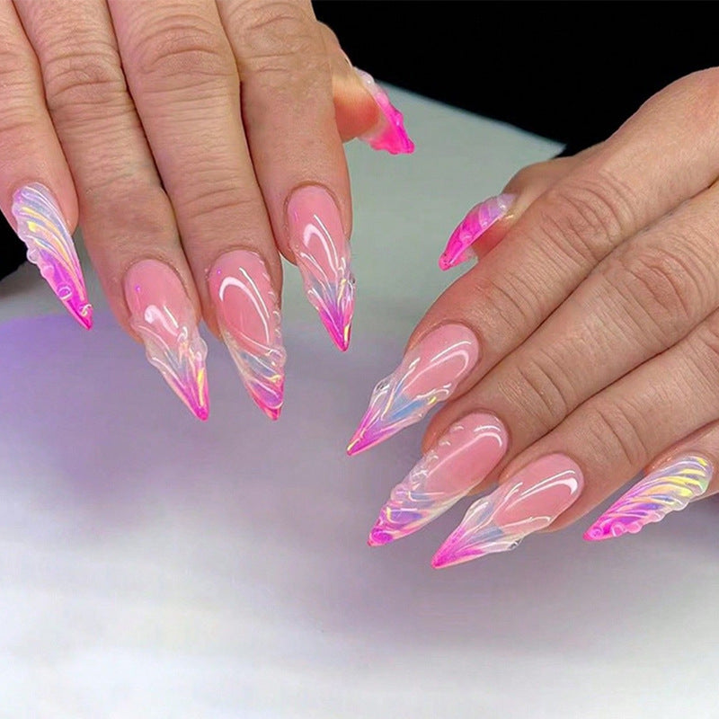 Kunstvolle Nagelspitzen im modernen Design Brehn