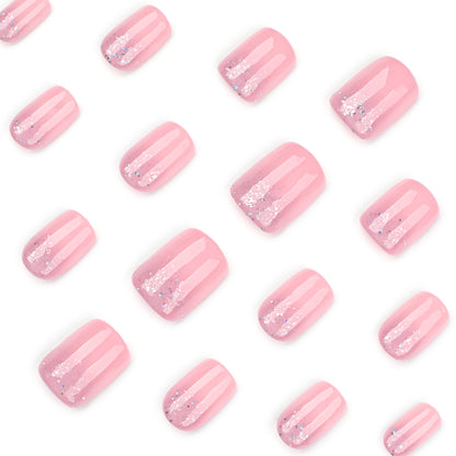 Kunstvolle Nagelspitzen mit Glitzerakzenten Brehn