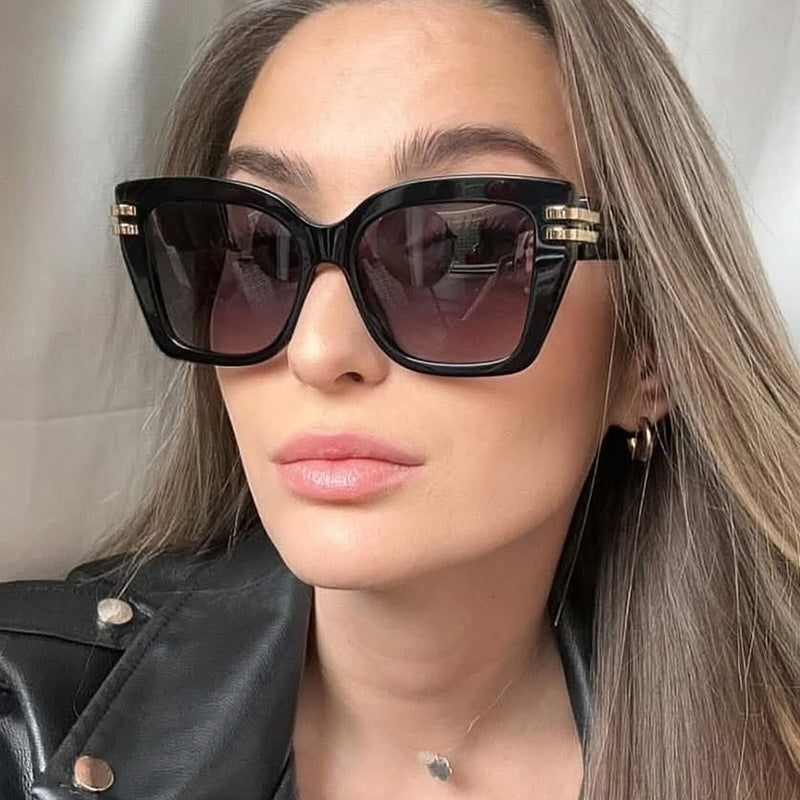 Damen stylish oversized Sonnenbrille mit luxuriösen Details Brehn