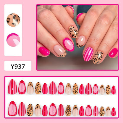 Kunstnägel mit trendigen Leopard- und Streifendekoren Brehn
