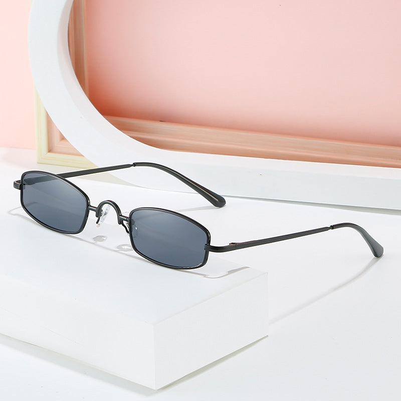 Damen modische Sonnenbrille im futuristischen Design Brehn