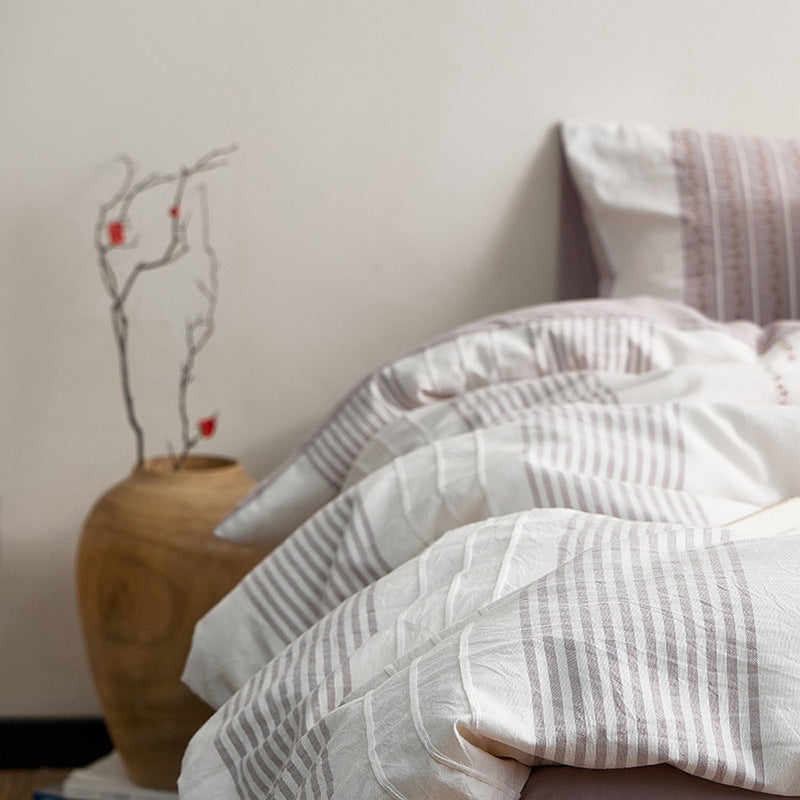 Baumwoll-Bettwäsche-Set mit bestickten Streifen und feiner Percale-Qualität
