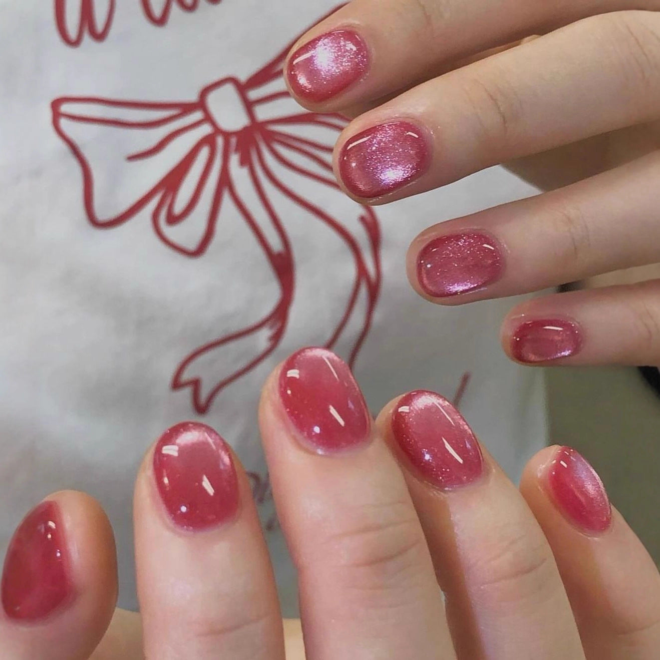 Glänzende Nagelkunst Brehn