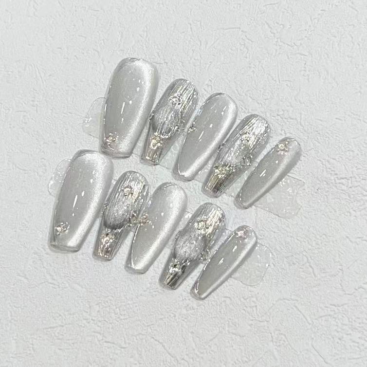 Elegantes Press-On-Nagelset mit Metallic-Finish Brehn