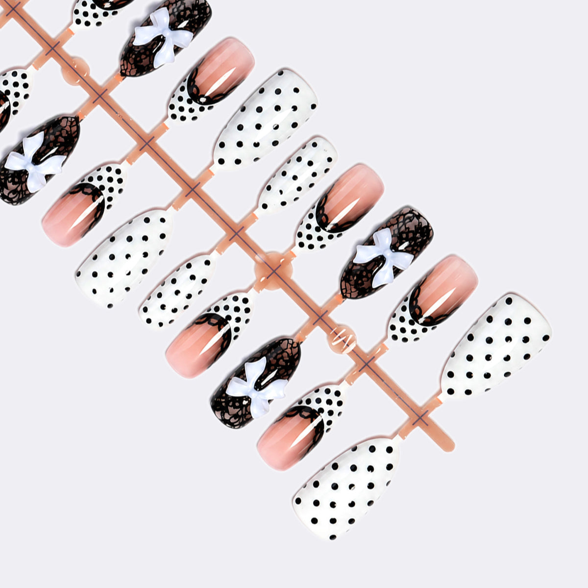 Kunstnagelset mit elegantem Spitzen-Design Brehn