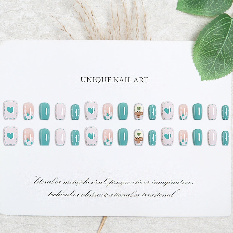 Kunstnagelset mit detailreichem Design Brehn