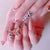 Kunstnagelset mit verspielten Tiermotiven und Glitzerakzenten Brehn