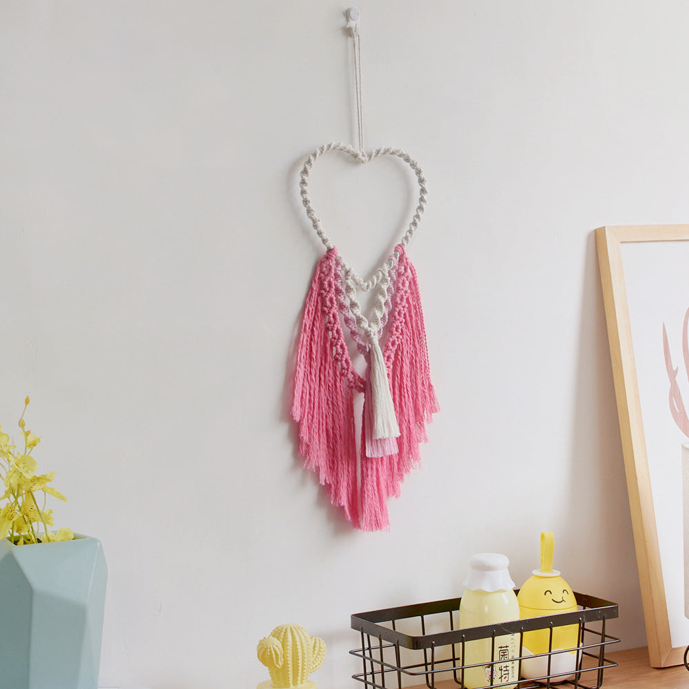 Dekorative Makramee Wandbehang mit Herzdesign