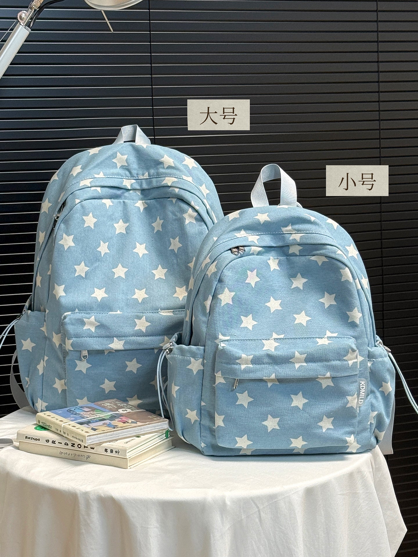 Verspielt gepunkteter Rucksack