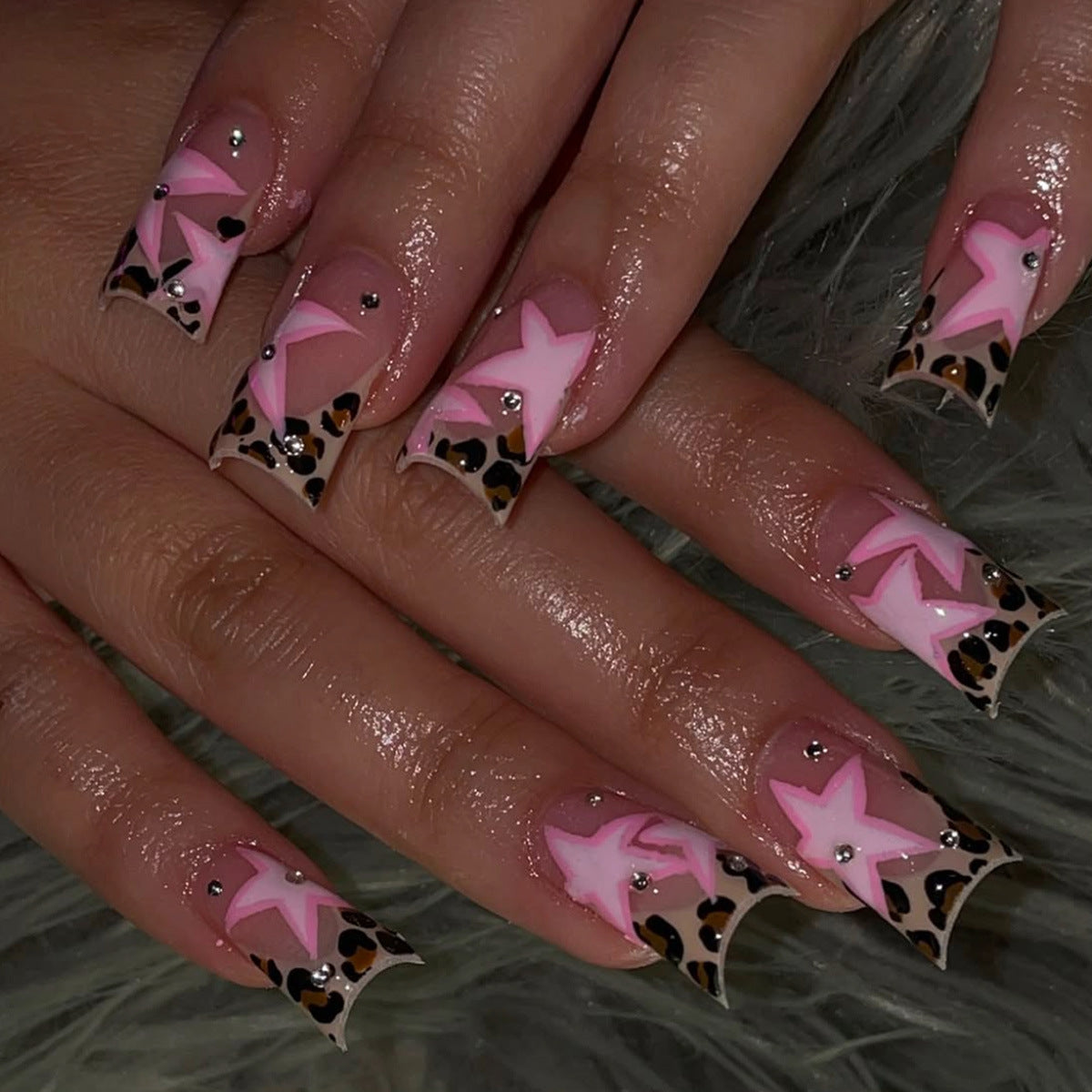 Glamouröse Stern-akzentierte Press-On Nagelkunst Brehn