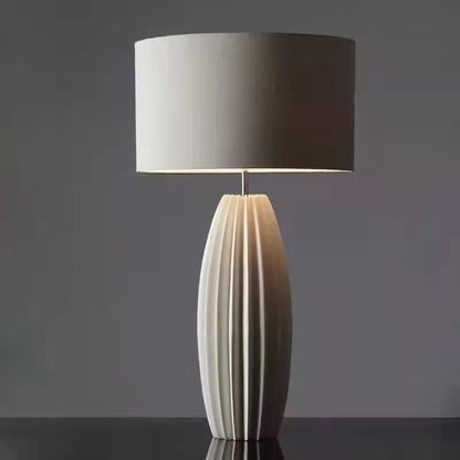 Texturierte skulpturale Tischlampe