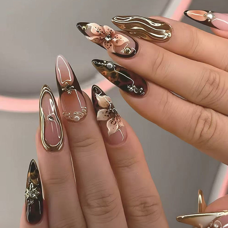 Kunstnägel Set mit eleganten 3D-Blumen und glamourösen Akzenten Brehn