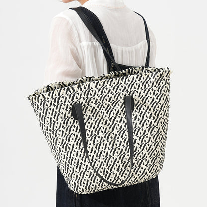 Designer Tragetasche Aus Geflochtenem Material mit Modernen Akzenten Brehn