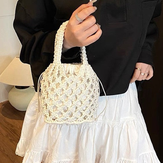 Modische Handtasche Aus Geflochtenem Material Brehn