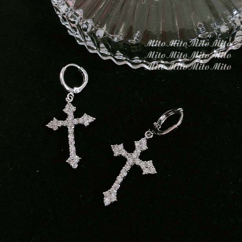 Elegante Kreuzohrringe mit Funkelnden Steinen Brehn