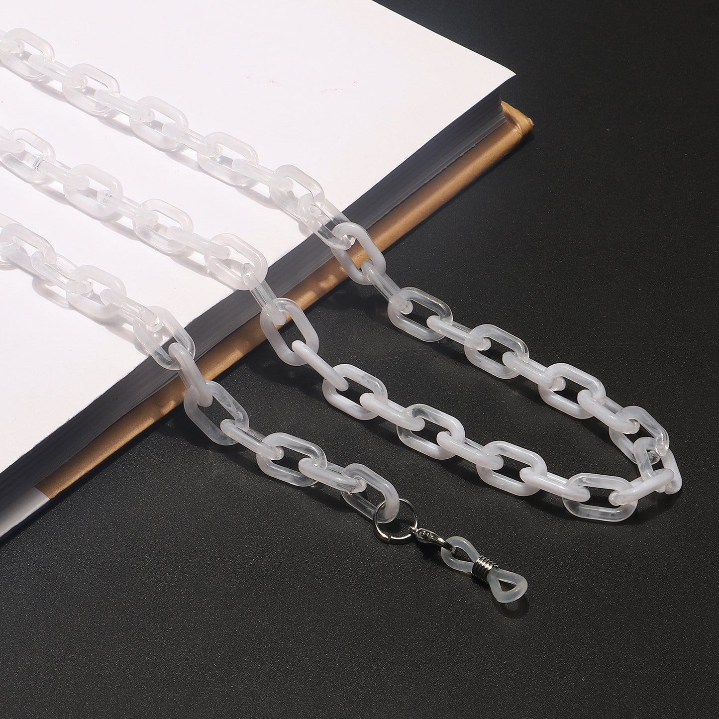 Stylischer Chain Eyewear Holder Brehn
