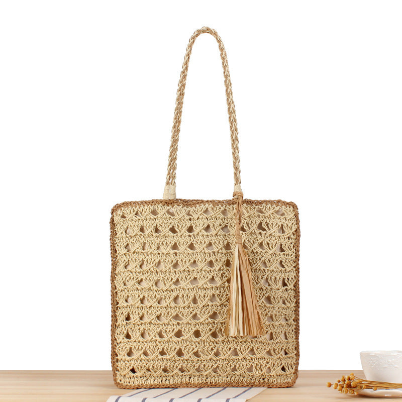 Handtasche Aus Handgewebtem Naturmaterial mit Ansprechendem Quastendetail Brehn