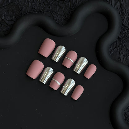 Dekoratives Press-On-Nail-Art-Set mit Metallic- und Matt-Finish