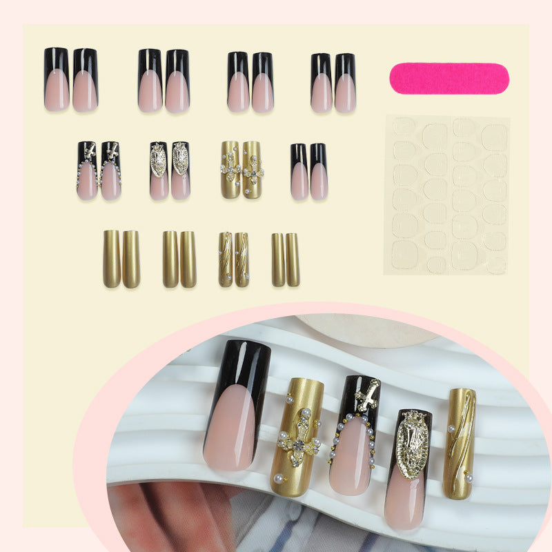 Kunstnagelset mit eleganten Akzenten und stilvollen Verzierungen Brehn