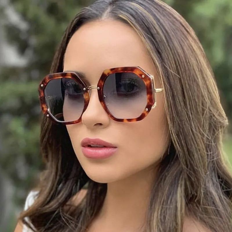 Damen stilvolle achtkantige Sonnenbrille mit UV-Schutz und elegantem Gestell Brehn