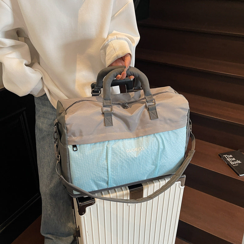 Sportliche Reisetasche Mit Verstärktem Schultergurt Brehn