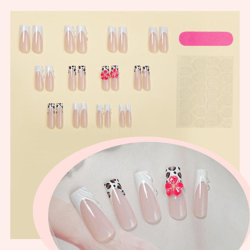 Künstlerisches Press-On-Nagelset mit floralen und abstrakten Designs Brehn