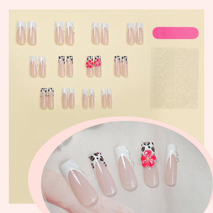 Künstlerisches Press-On-Nagelset mit floralen und abstrakten Designs Brehn