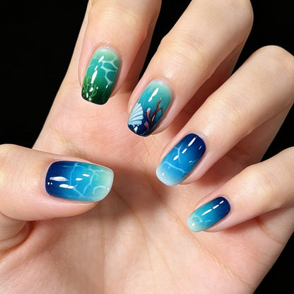 Künstlerisch vom Ozean inspiriertes Nail Art Enhancement Brehn