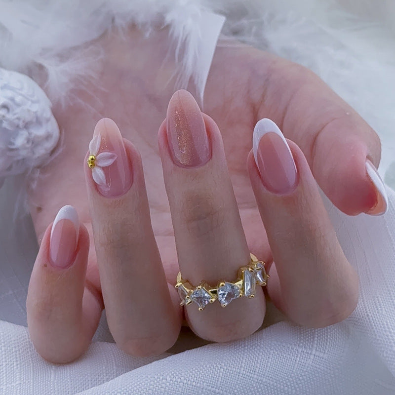 Künstlerisches Floral Press-On Nails Set mit eleganten Details Brehn
