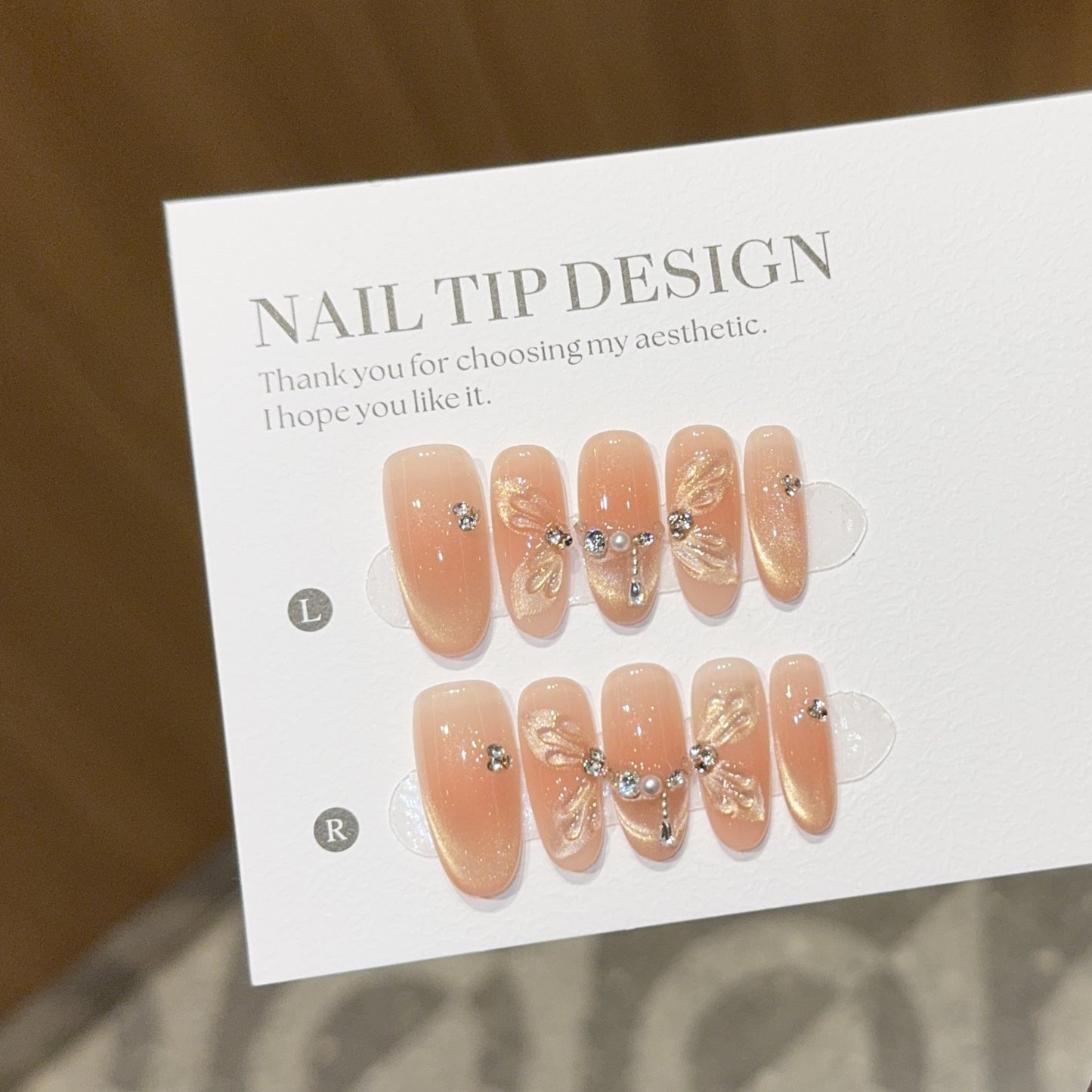 Künstliche Nagelspitzen mit Eleganten Floralen Details Brehn
