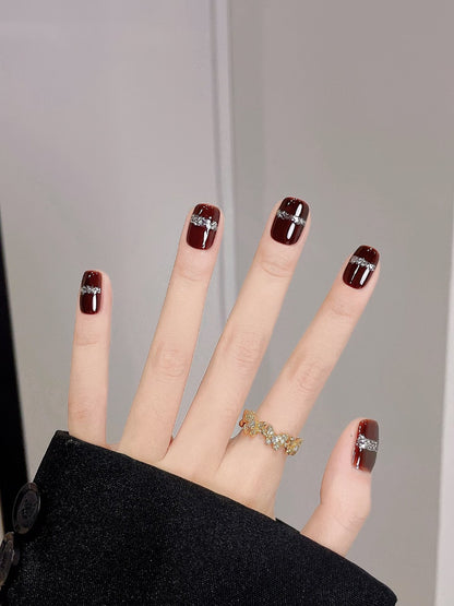 Dekoratives Strass-Akzent Press-On Nagelset