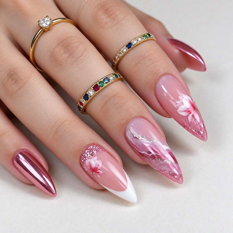 Kunstnagelset mit floralen Mustern und Glitzerelementen Brehn