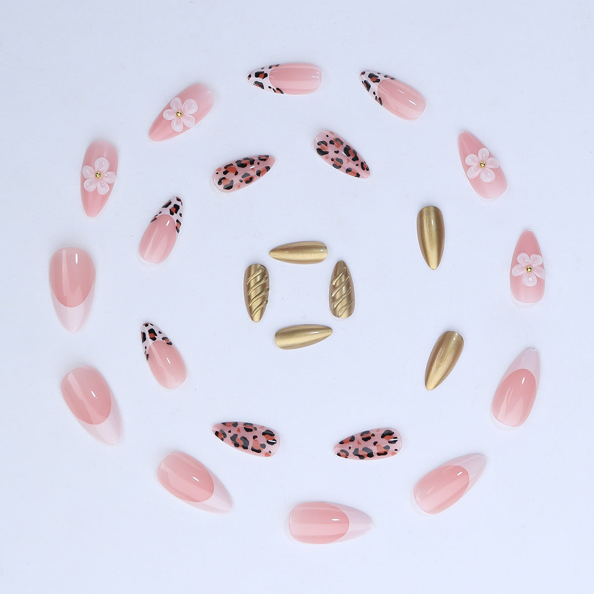 Kreatives Kunstnagelset mit floralen und tierischen Akzenten Brehn