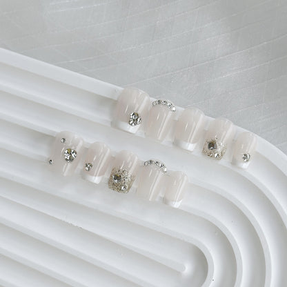 Dekorativer Press-On-Nagelset mit Swarovski-Akzenten