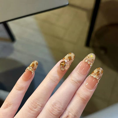 Glamouröse Nagelkunstverlängerungen mit Kristallakzenten