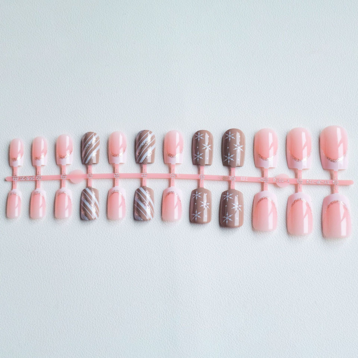Trendige Feiertags-Nagelkunst-Set