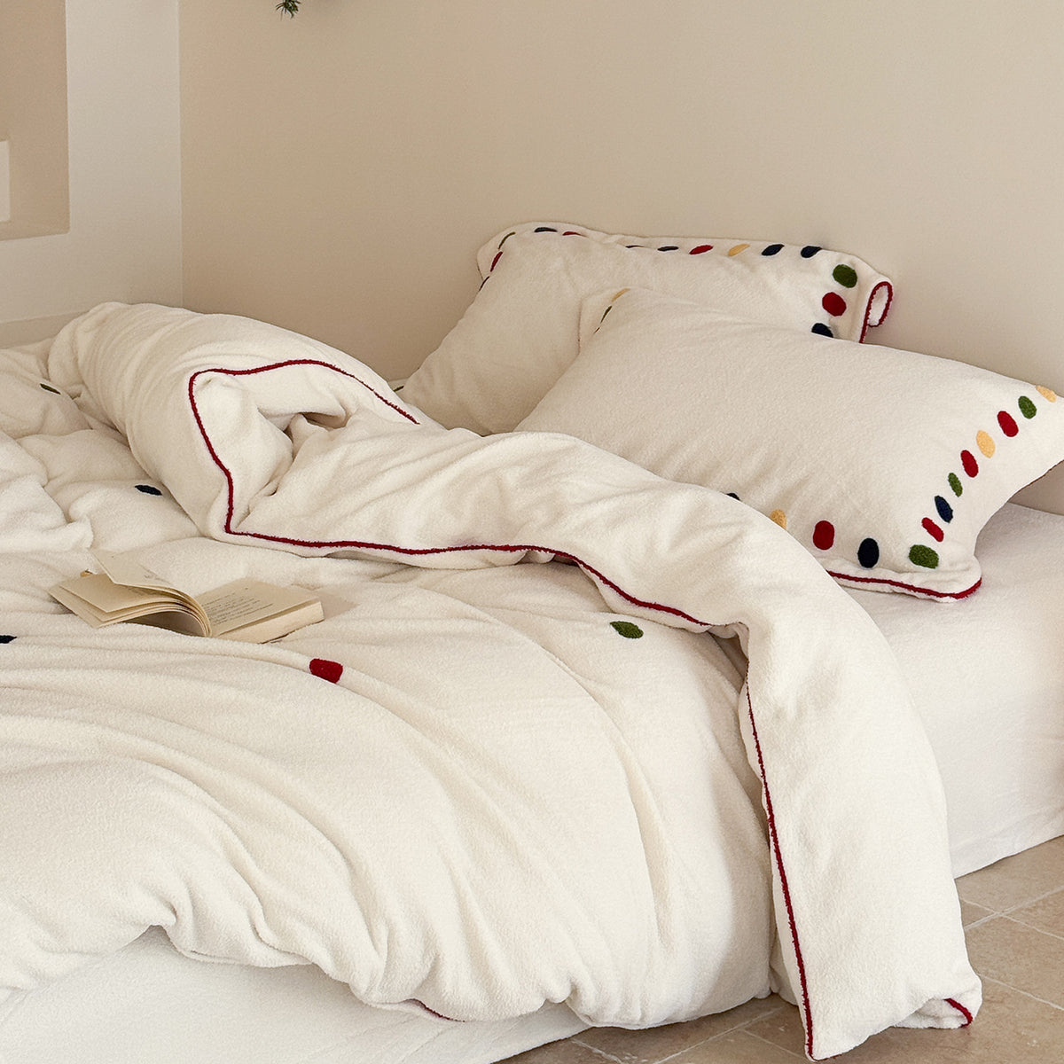 Luxuriöses Besticktes Bettbezug- und Kissenbezug-Set mit Kontrastpaspel Plush Fleece Bettwäsche