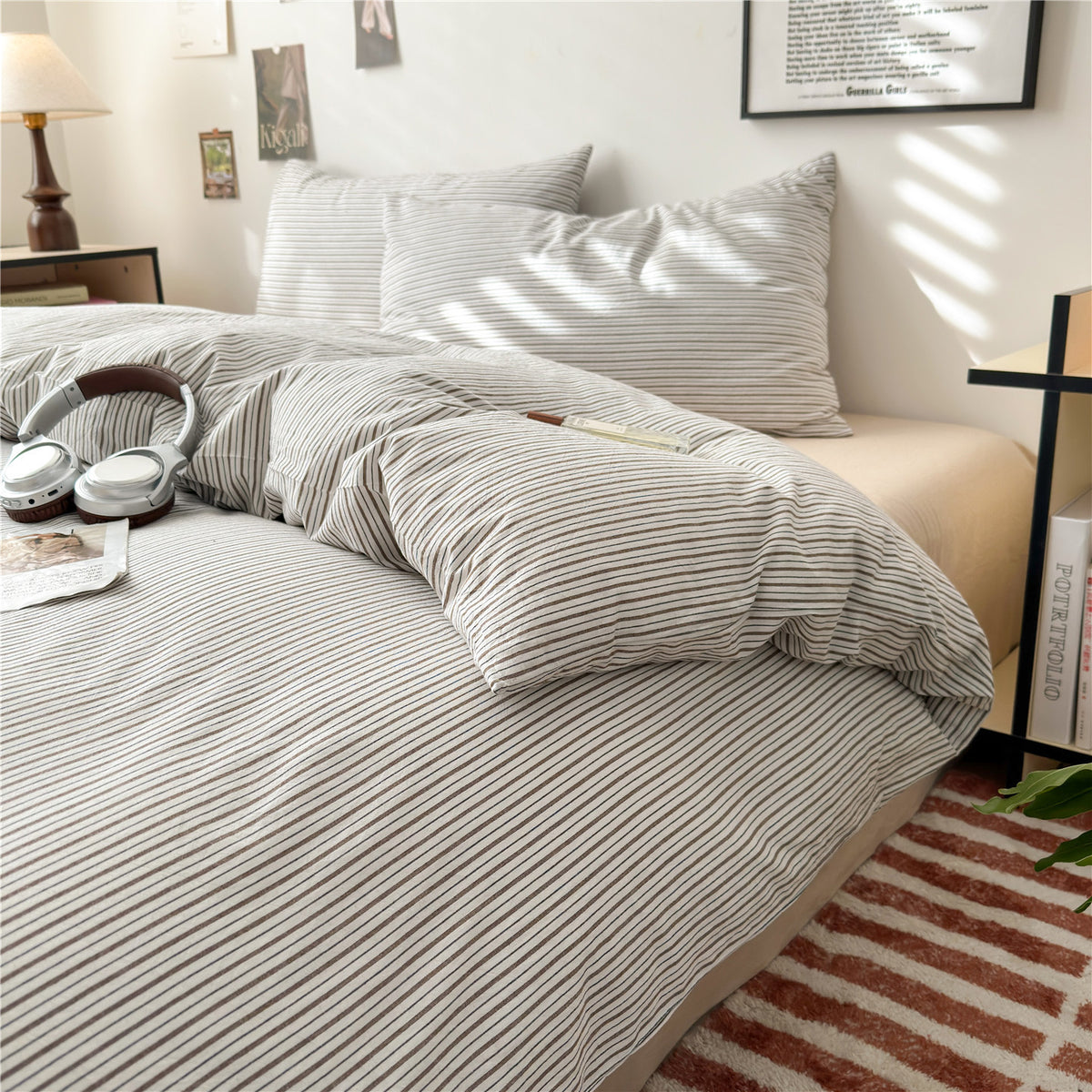 Gestreiftes Baumwoll-Percale-Bettbezug-Set mit Umschlagkissenbezügen