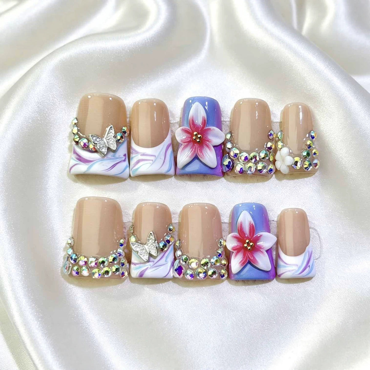 Dekoratives florales Nagelkunstset mit Strassteinen