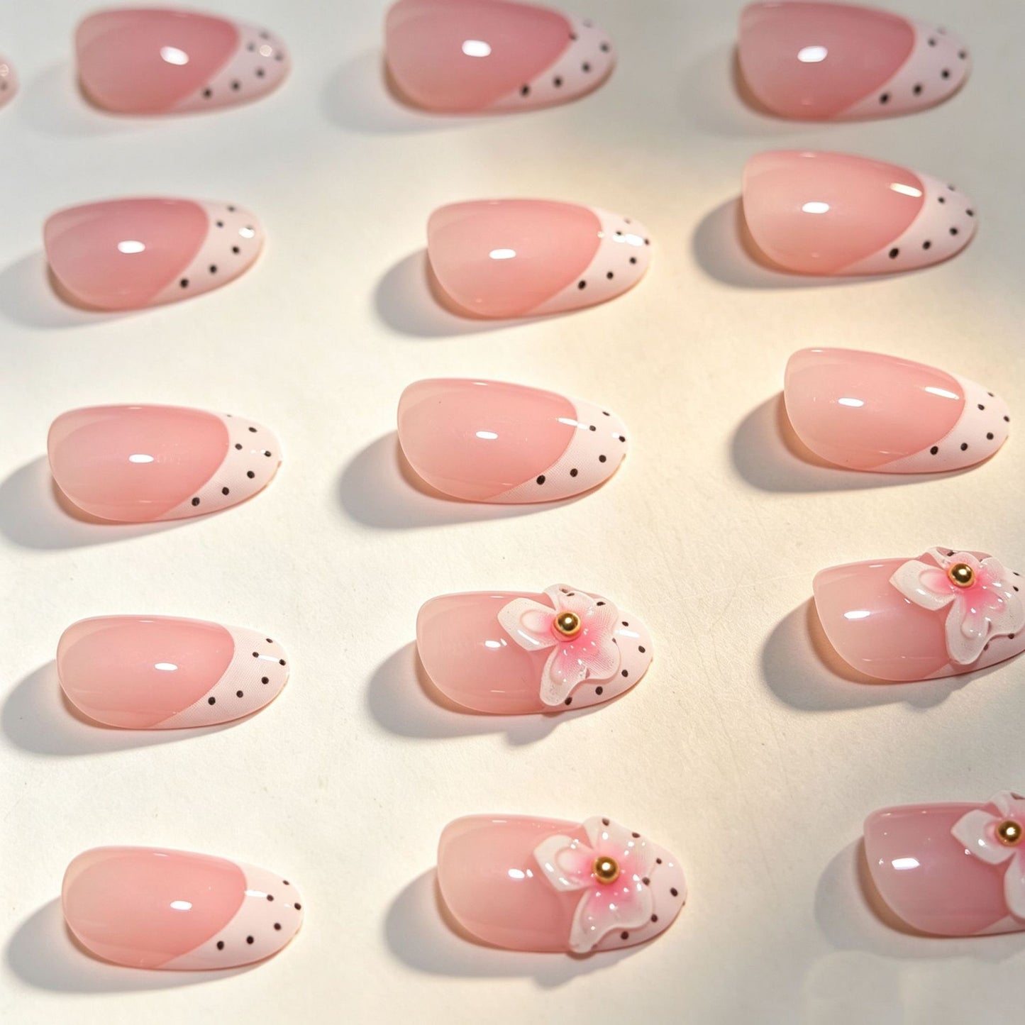 Floral Detailing Press-On Nail Art Brehn