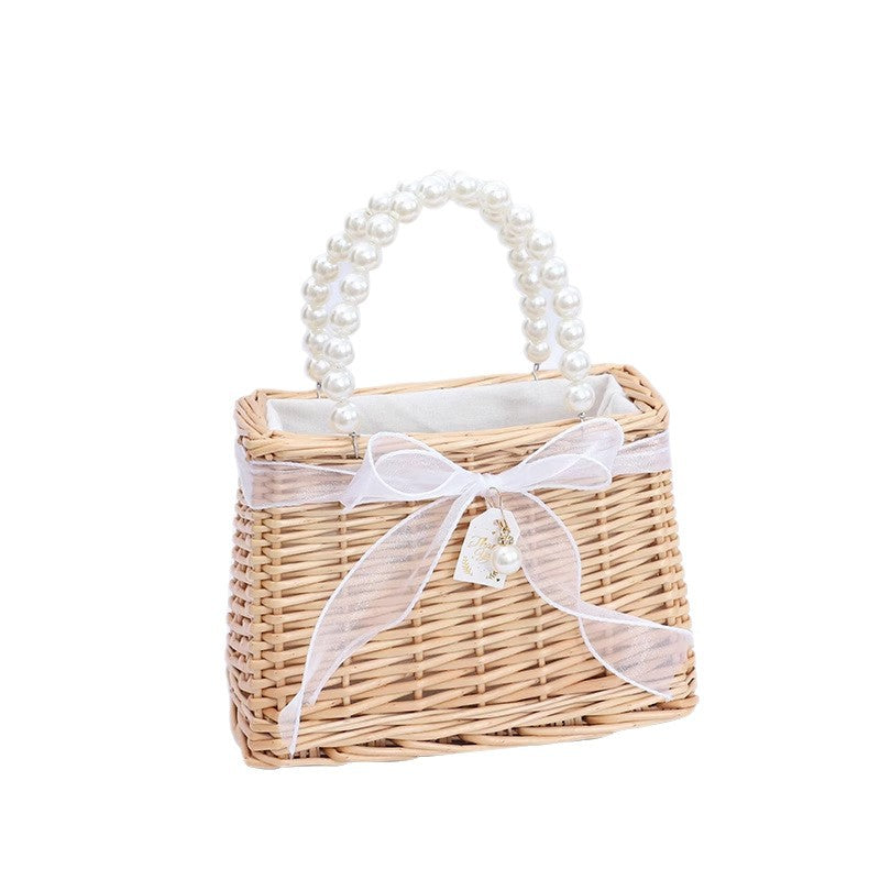 Damen Handtasche aus geflochtenem Material mit eleganten Perlengriffen Brehn
