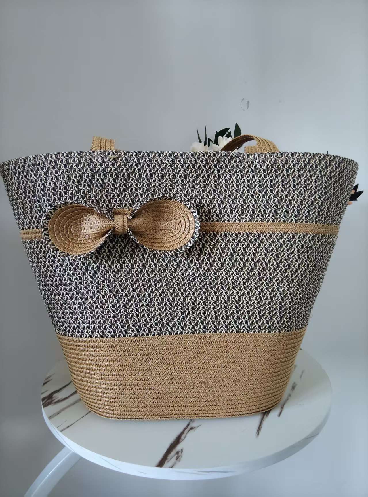 Elegante Strohtasche mit Dekorativem Schleifenverschluss Brehn
