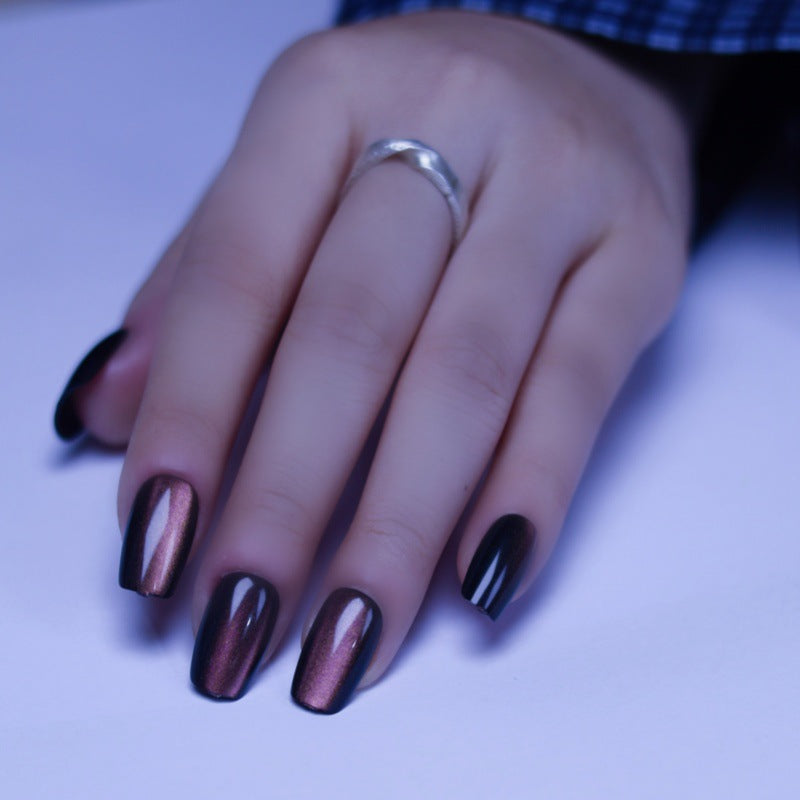 Kunstnägel mit schimmerndem Metallic-Finish Brehn