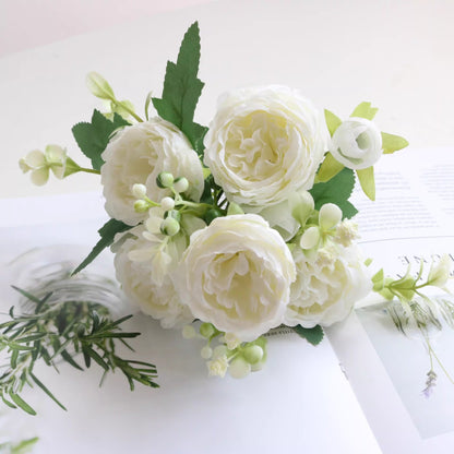 Künstliche Blumenanordnung